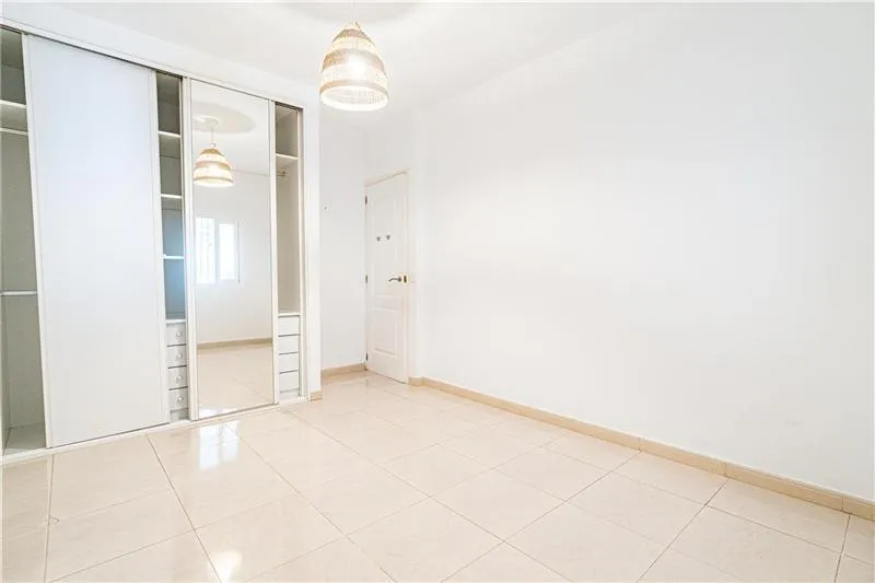 Freehold ground-floor apartment with terrace and garden on a plot of approx. 226 m². — photo 12