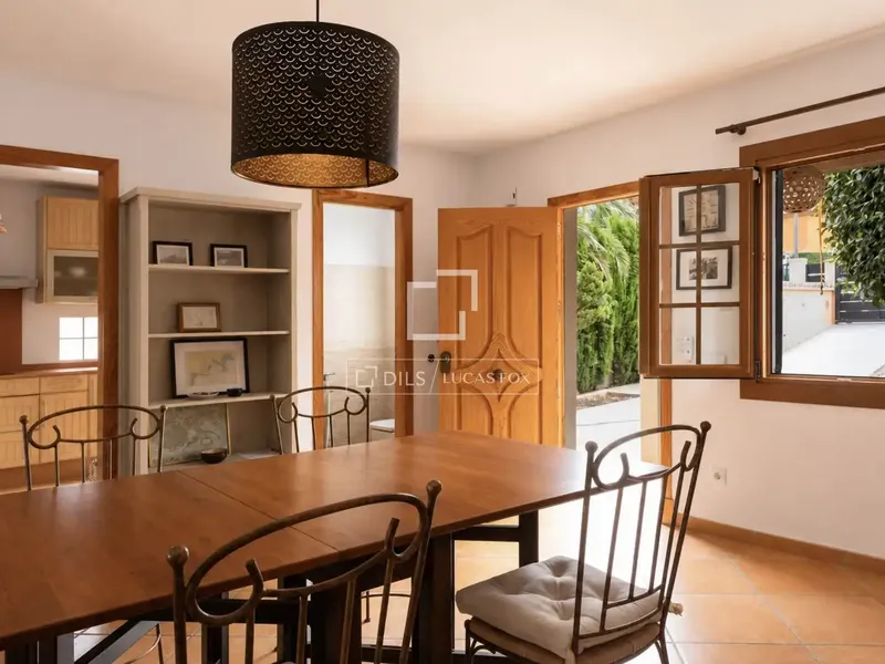 Located in the quiet residential area of Bahía Grande, this detached villa, approximately 175 m² built on a plot — photo 8