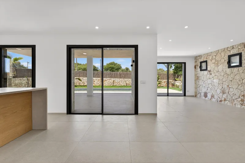 Modern new build villa with sea view roof terrace in Cala Llombards — photo 7