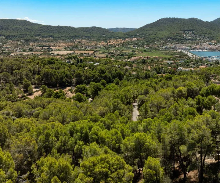 Building plot with panoramic views in sought-after residential area — photo 2