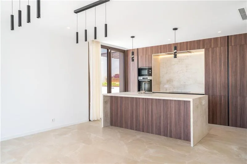 Newly built detached house with a large swimming pool on a 1,050 m² plot — photo 7