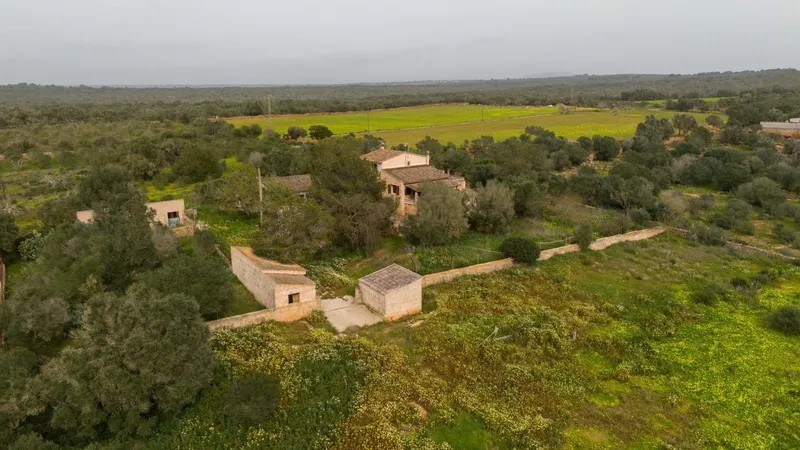 Traditional Mallorcan farmhouse in need of renovation — photo 1