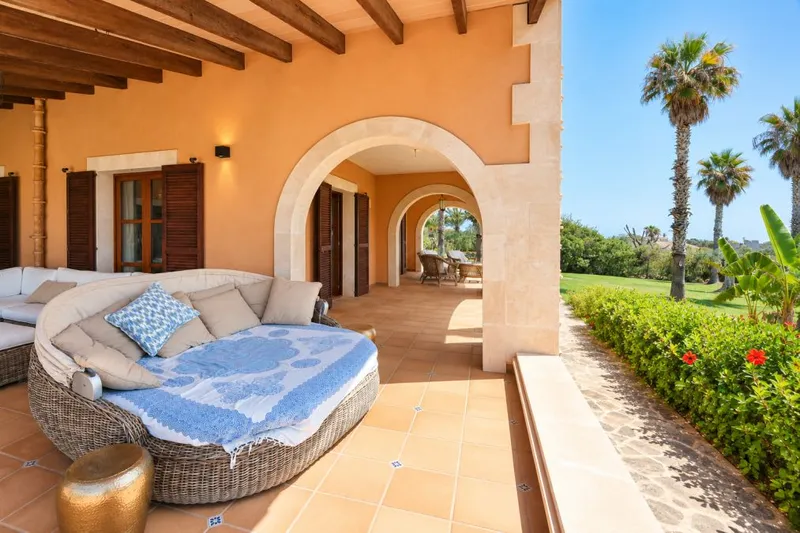 Spacious and bright Mediterranean-style country house, featuring pleasant terraces, [...] — photo 5