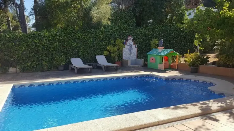 Marvelous detached house in Santa Ponsa, has 1050 m2 of plot, 300 m2 of living space, 100 m2 of terrace, 6 bedrooms, 4 bathrooms (1 — photo 3