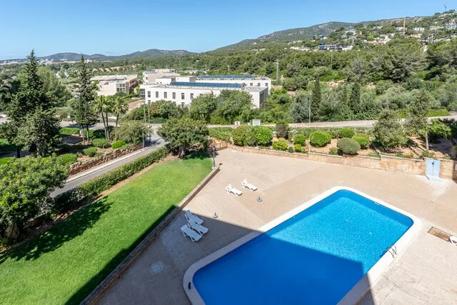 Modern apartment with terrace for sale in Puerto Portals, southwest Mallorca — photo 1