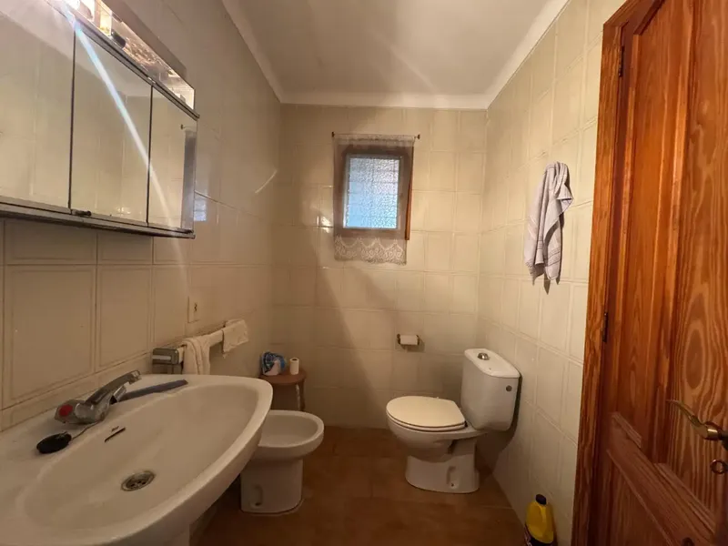 If you are looking for a house with character and a backyard with real possibilities, this two-story house with internal communication allows — photo 8
