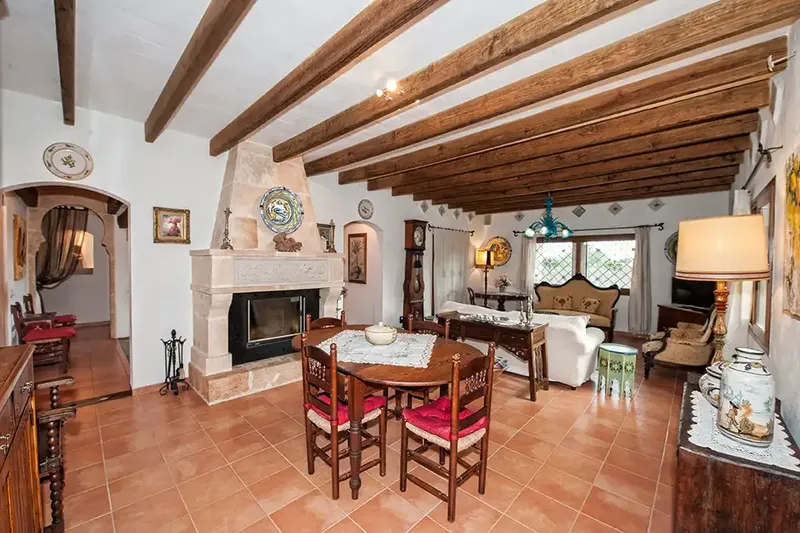 Beautiful rustic finca with a total of 6 bedrooms and 5 bathrooms — photo 3