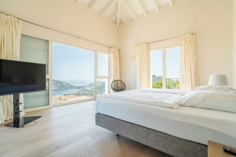 Exquisite 5-bedroom luxury villa for rent — photo 9