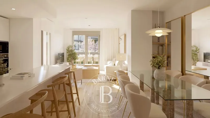 Refined Three Bedroom Apartment with Terrace and Garden in Palmanova — photo 3
