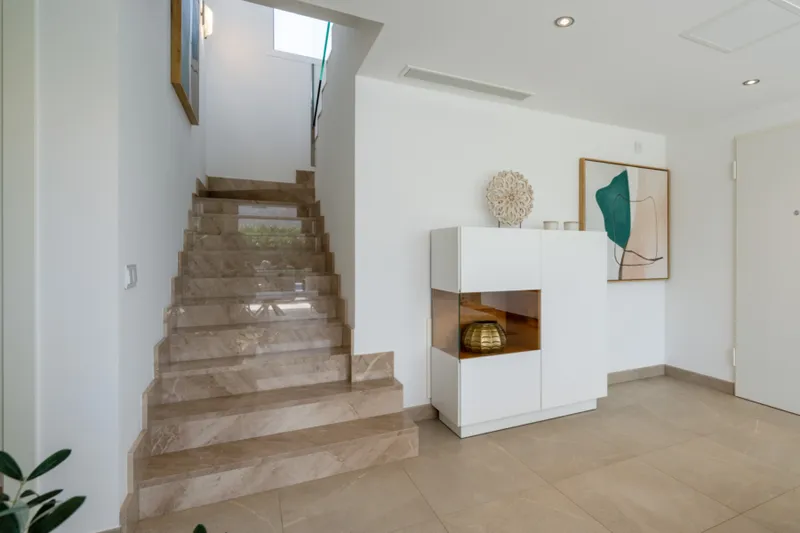 Exclusive residence with pool and well-kept garden in popular residential area - terrace and pool (15298) — photo 10