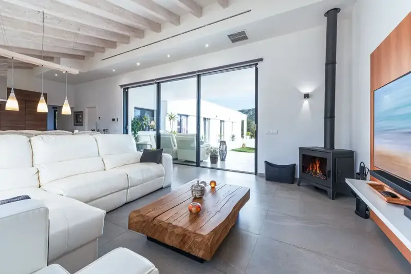 For sale in the coveted area of Crestatx, this exquisite villa offers a quiet and cozy retreat situated on a generous plot of ca — photo 4