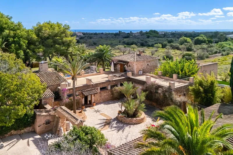 Historic estate with agroturismo license and vineyards near Porto Colom — photo 3