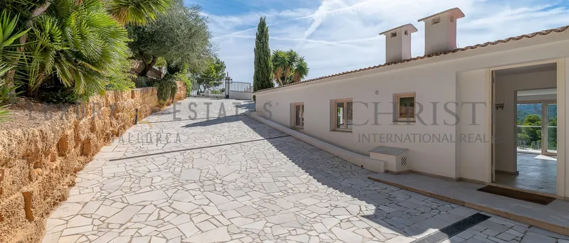 Refurbished villa in Son Vida with views over the golf course and partial sea views — photo 7
