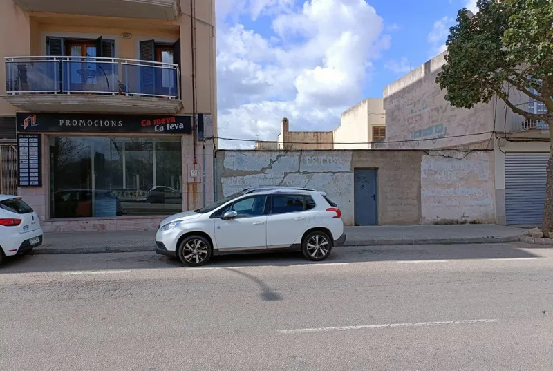 Plot on the main avenue in Manacor — photo 1