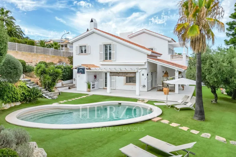 Renovated villa with ocean views and a pool in Nova Santa Ponsa — photo 1