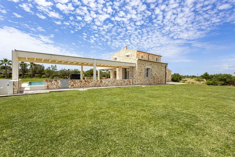 Exclusive! Dream finca in Ses Salines with large pool, large garden, top quality for sale — photo 11