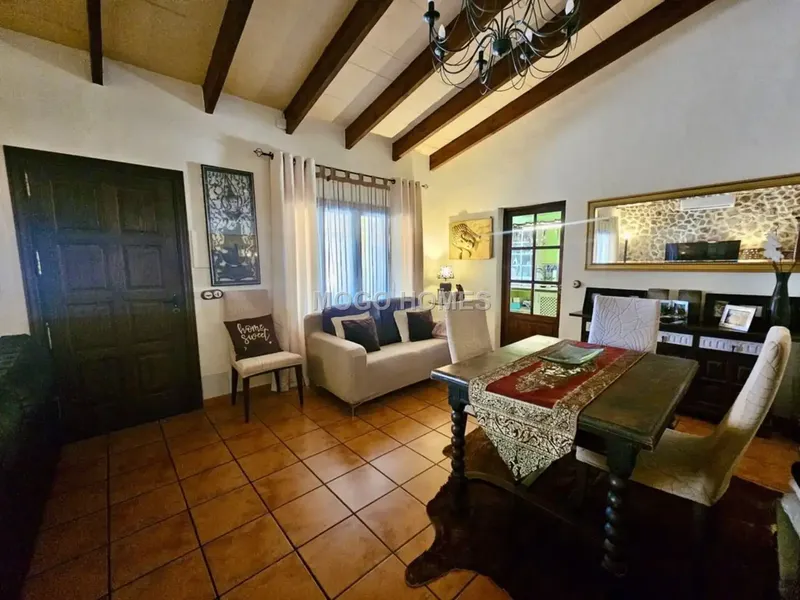 Esta atractiva casa es perfecta para quienes desean vivir en el campo, ya que cuenta con conexiones a la red eléctrica y al suministro de ag — photo 10