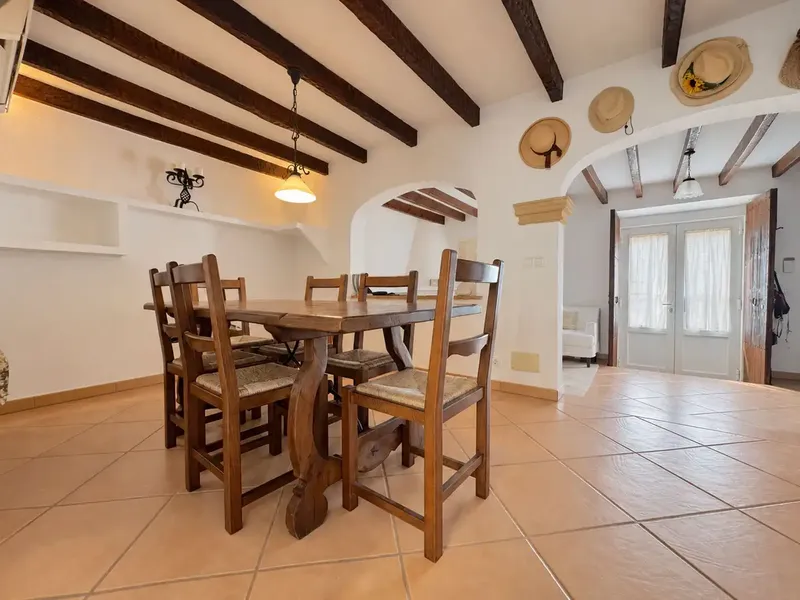 Distributed over 3 floors with great charm, this renovated 144 m2 house in Pollensa has a patio and terraces of approx. 44 m2, 3 ha — photo 4