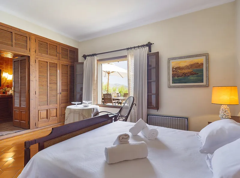 Villa with private access to the beach in Malpás available for rent — photo 11