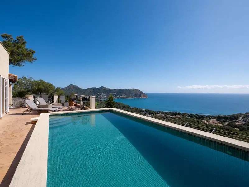 Exclusive villa with sea views, pool and ETV license in Canyamel — photo 6