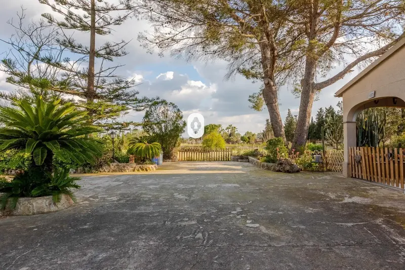 From INMOCLAUS we present this interesting property located in the Camponet area (Inca), combining spaciousness, privacy and high potential — photo 4