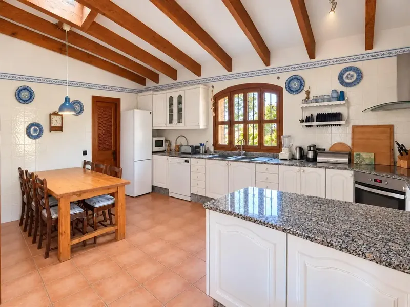 Available for seasonal rental from 1 November to 30 April. — photo 5