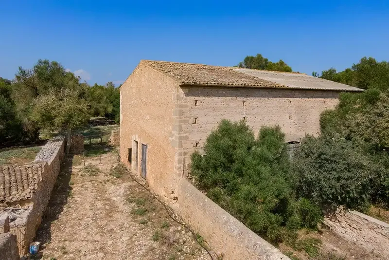This extensive property in Mallorca has just over 21 hectares of land to its name. The current property, which offers stunning views — photo 11