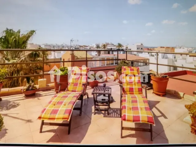 Townhouse on Carrer Alga, 27 — photo 1