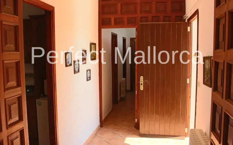Two-family house with garages in a quiet cul de sac location in Cala Murada — photo 4