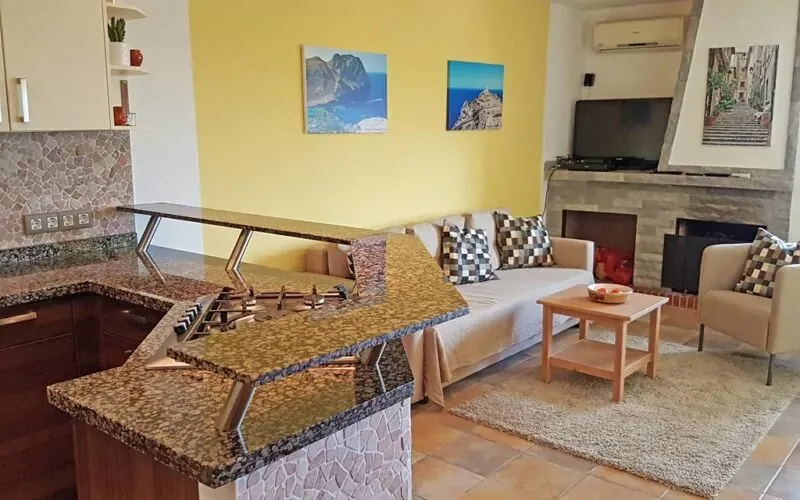 Apartment with terrace, first line to the sea – in Cales de Mallorca – PM07368 — photo 5