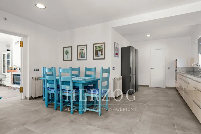 Modern renovated family villa with pool in a quiet location in Paguera — photo 12
