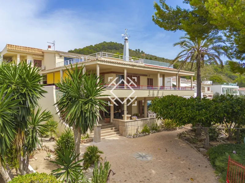 Seafront ground floor apartment for sale in Alcanada-Alcudia, Mallorca — photo 4