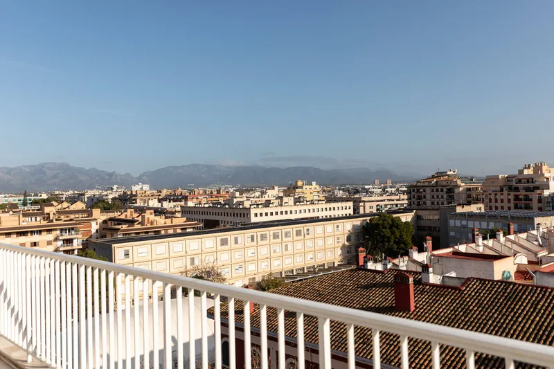 Stylish penthouse with views and the authentic Palma just outside your door — photo 4