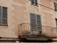 Large house in Sa Pobla to renovate, with commercial space downstairs and patio — photo 1