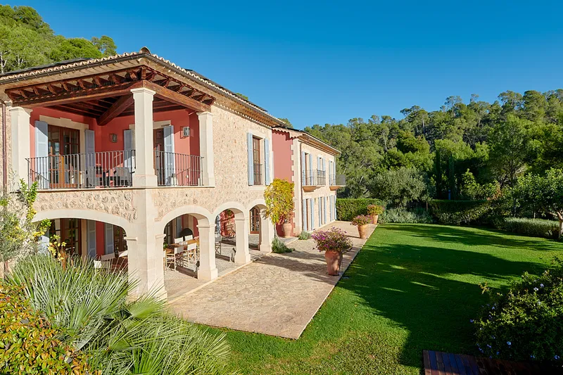 Idyllic rural villa with unique privacy - Marcel Remus Real Estate — photo 3