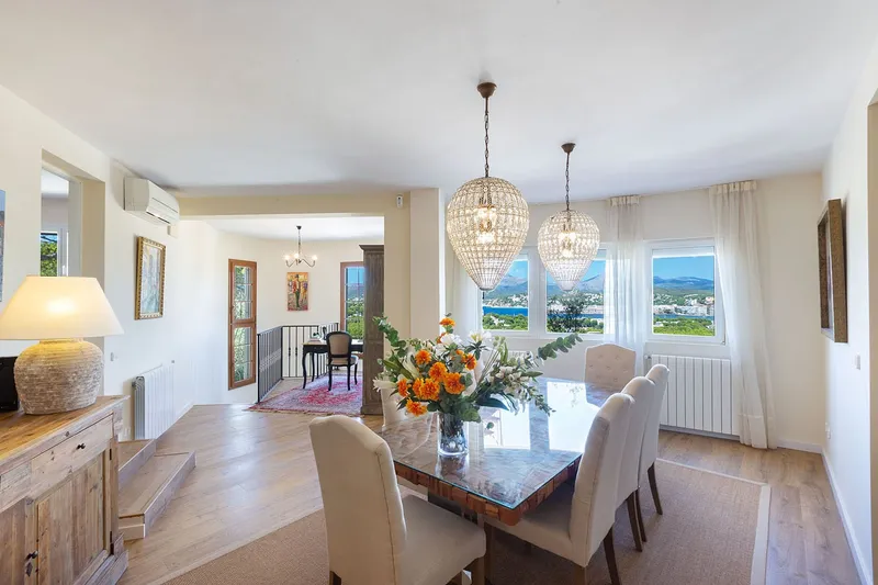 Mediterranean villa with spectacular views — photo 7