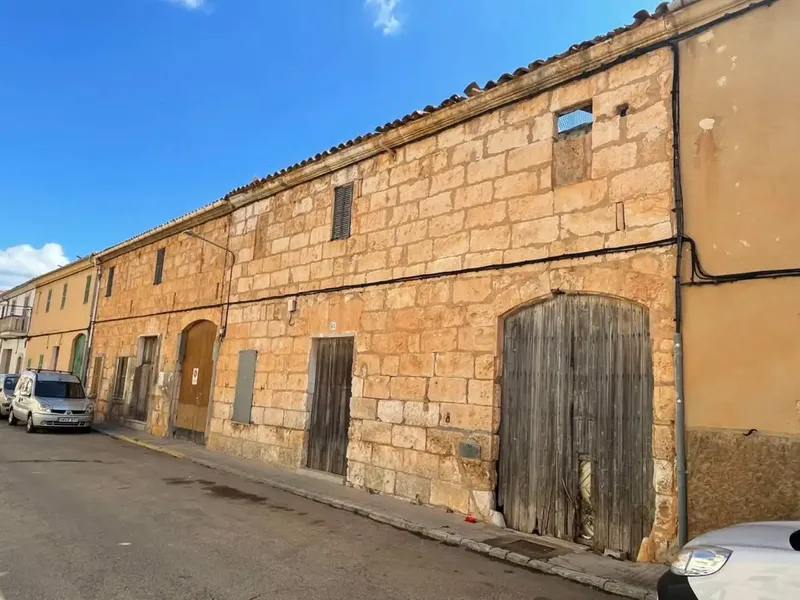 House with garden and patio to renovate — photo 1