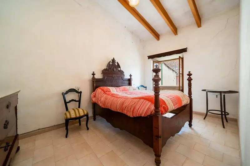 In the heart of Santa Maria del Camí, one of the most charming and sought-after villages in Mallorca, we present this authentic townhouse — photo 11