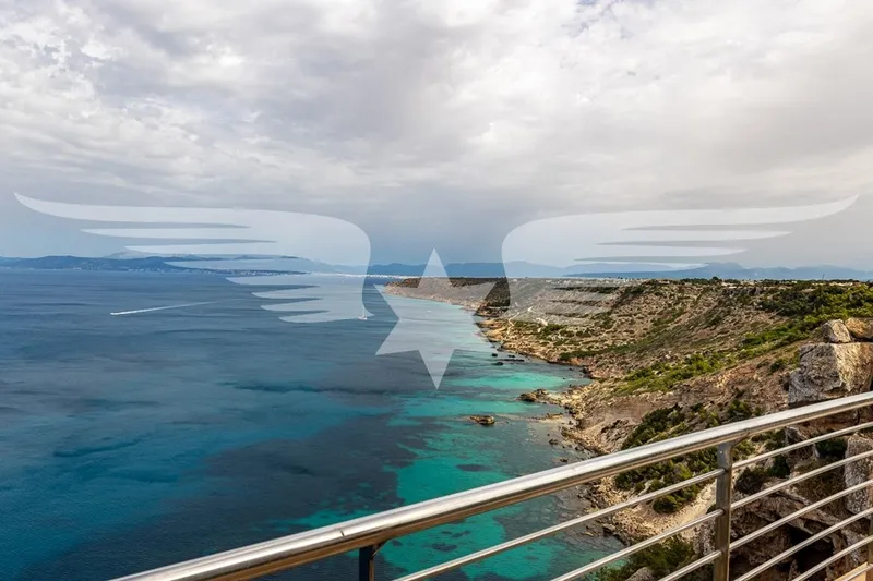 Badia Blava frontline villa in Mediterranean harmony — photo 8