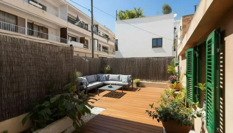 House with Sea Views and Development Potential in Génova — photo 1