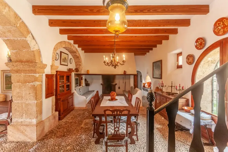 This large estate of about 498 hectares of land is located among green hills in the northeast of Mallorca, in the coastal area of the municipality — photo 5