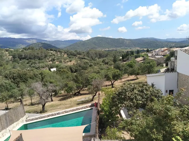 Cozy home of approximately 150 m2 for sale in the quiet and sought-after municipality of Campanet, ideal for those looking for — photo 1