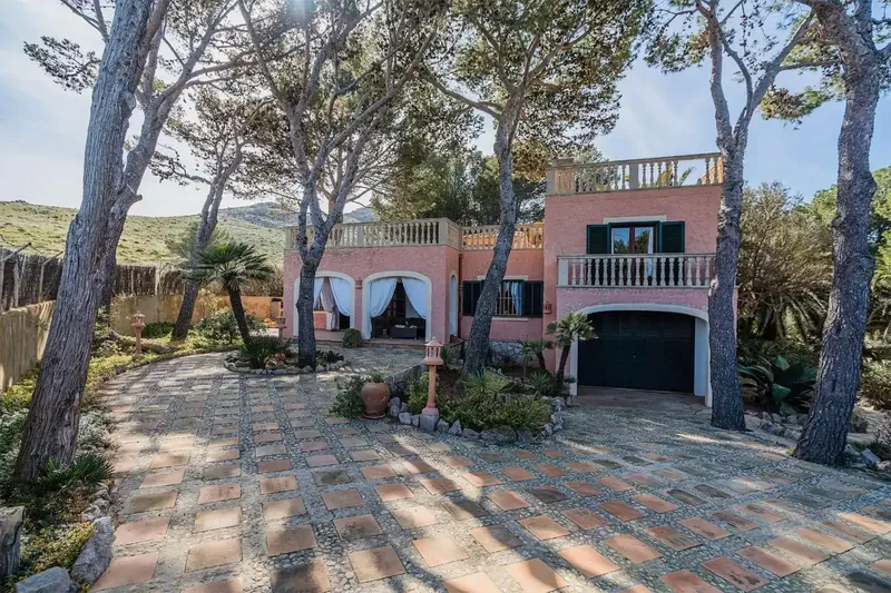 Una villa privada de 5 dormitorios y 5 baños para alquiler a largo plazo en Cala Cabo Pollenca. Con una vista impresionante de las montañas  — photo 1