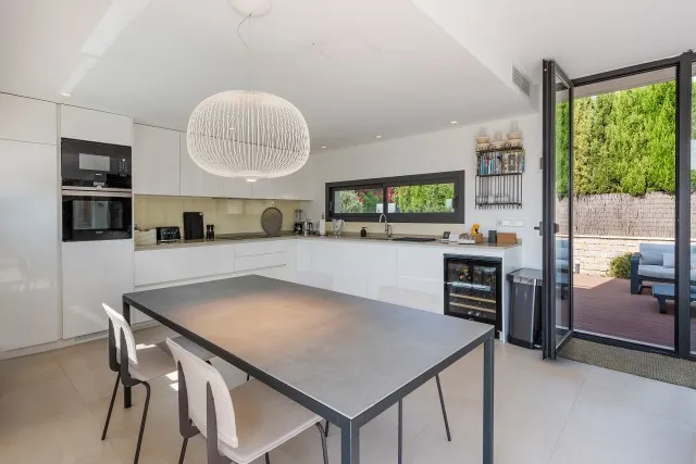 Family villa with sea views for sale in Bonaire, Alcudia, North Mallorca — photo 4