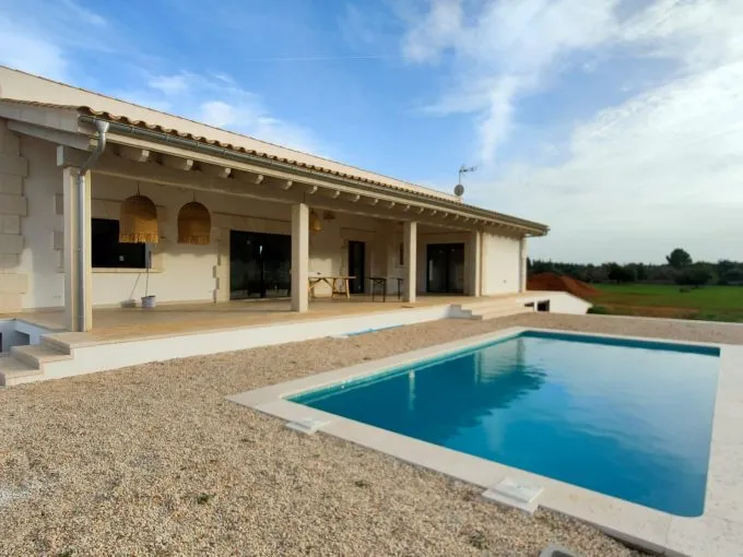 New chalet with pool — photo 1