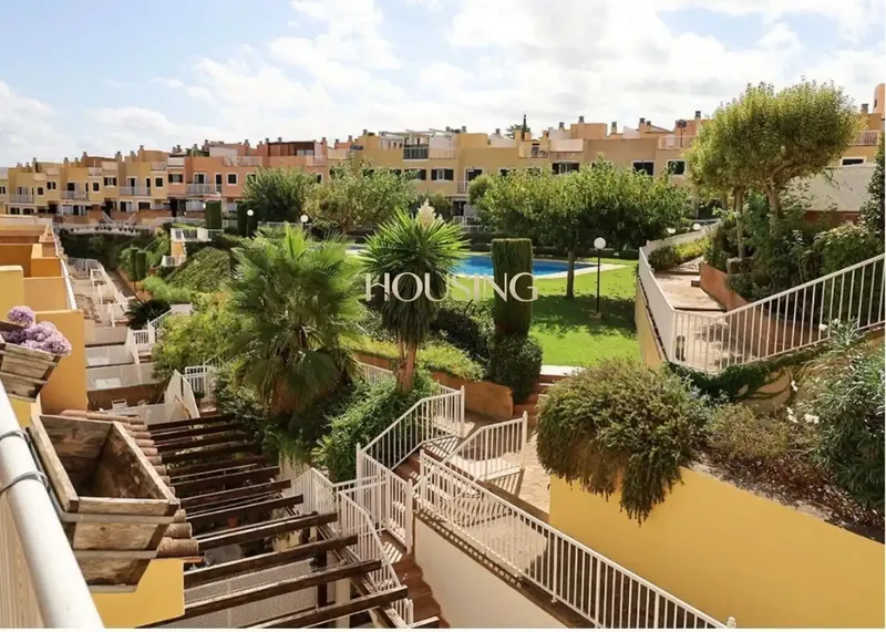 ADOSADO EN RESIDENCIAL CON PISCINAS Y JARDINES EN LA VILETA/SON SERRA — photo 1