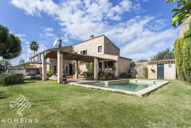 Charming village house with pool, garden, garage and magnificent views — photo 1