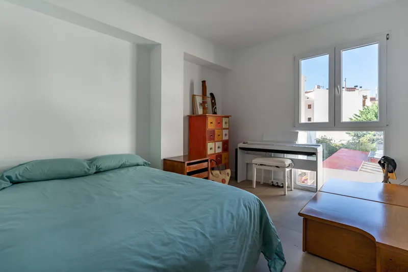 Price Reduction! Spacious Renovated Two-Bed Apartment in Blanquerna with Lift and Outside Space — photo 7