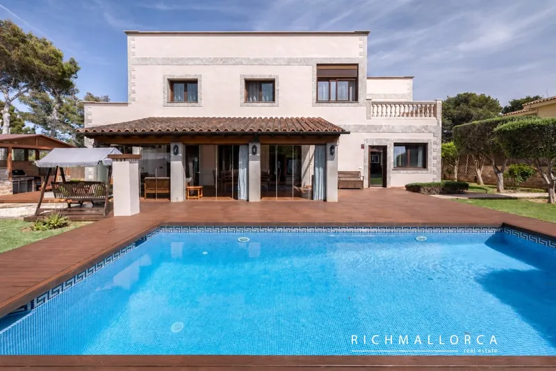 Exclusive family home with garden and pool in central El Toro, near Port Adriano — photo 1