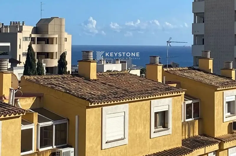 iso en alquiler en Portals Nous, Mallorca, con 1 dormitorio, baño completo, cocina-comedor, terraza y piscina comunitaria. Amueblado y situa — photo 4